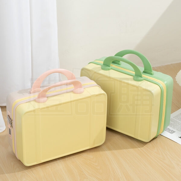 27599_14-inch-travel-cosmetic-case_03-114004-015
